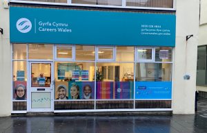 Kickstart your career with an EE apprenticeship