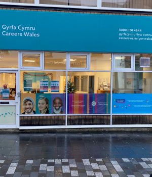 Kickstart your career with an EE apprenticeship